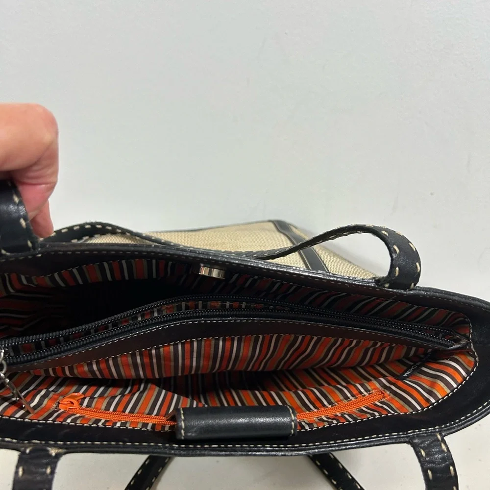 Maxx New York shoulder bag red interior